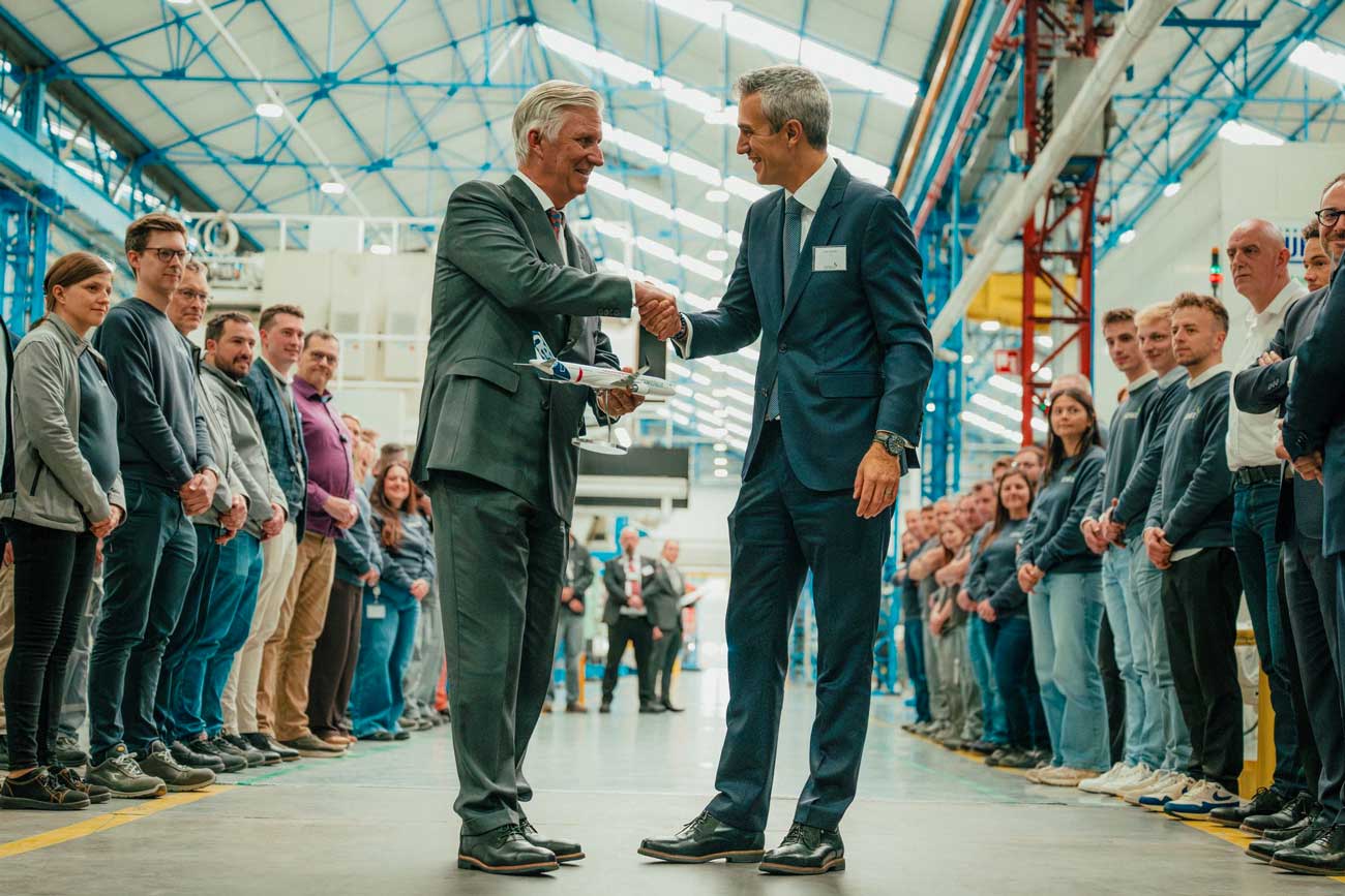 Le roi Philippe lors de sa visite chez Sonaca (Photo : Palais royal/Koninklijk Paleis)